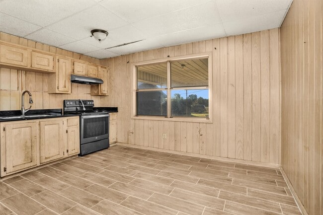 Building Photo - 601 S Cochran St