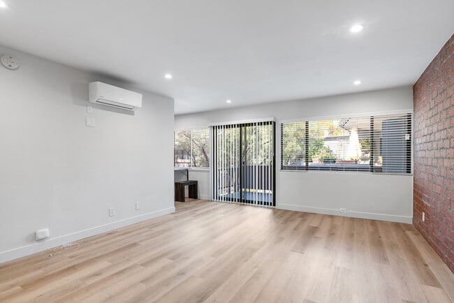 Building Photo - Hollywood Biltmore