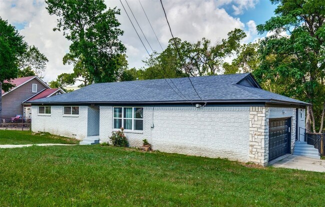 Foto del edificio - 2031 Brookhaven Dr