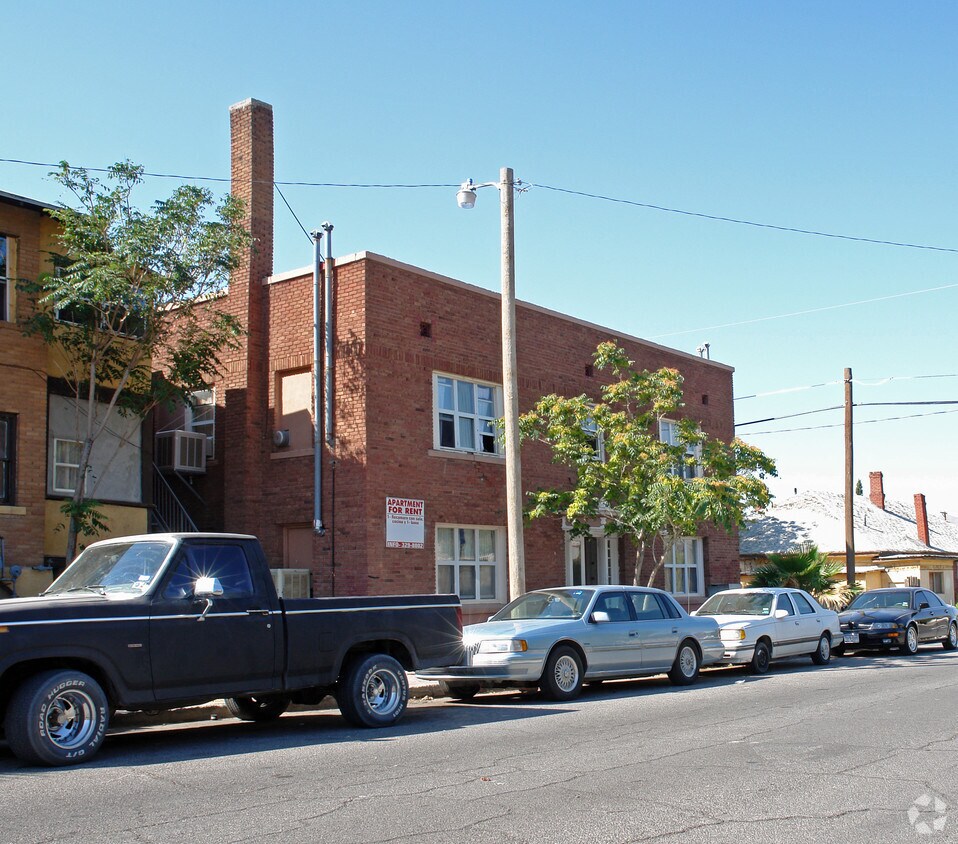 Building Photo - 610 E River Ave
