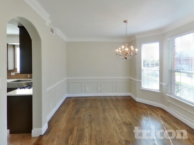 Building Photo - 704 Crockett Dr