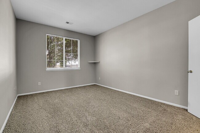 Foto del edificio - $2,295.00, 2 bedroom plus office, 2 bathro...