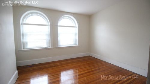 Building Photo - 1597 Beacon St