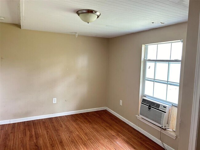 Building Photo - 9315 Laura Koppe Rd