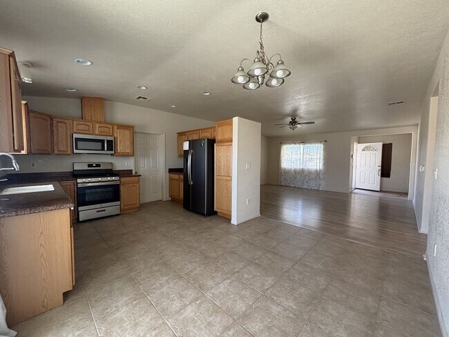 Foto del edificio - Spacoius Home Available Now!