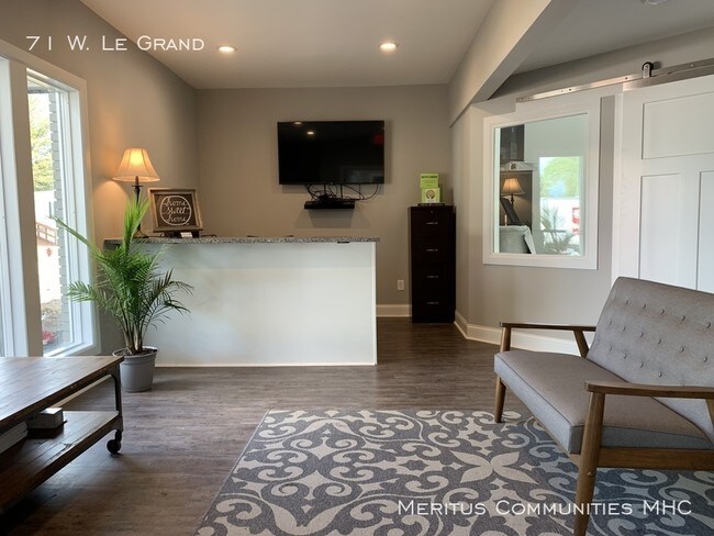 Building Photo - 824 W Grand River Ave