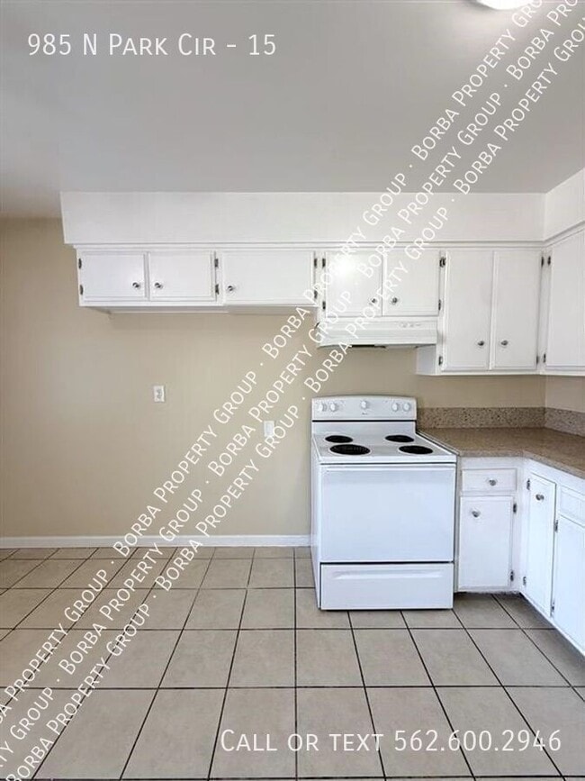 Building Photo - 985 N Pk Cir