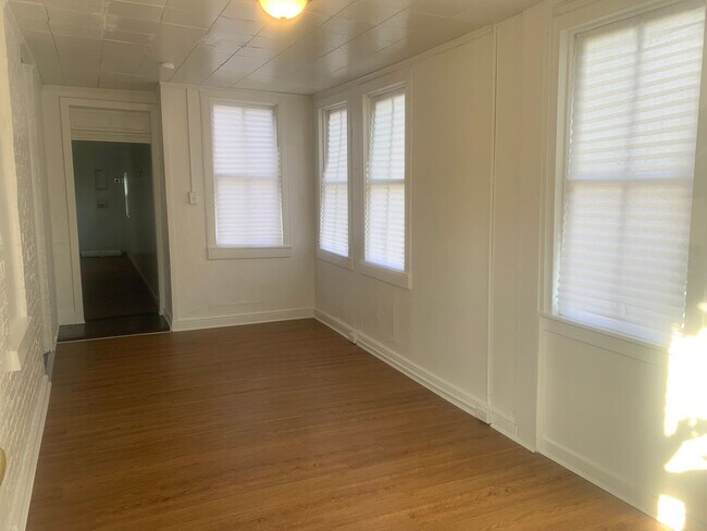 Building Photo - Spacious 2 Bedroom in Downtown-York City SD