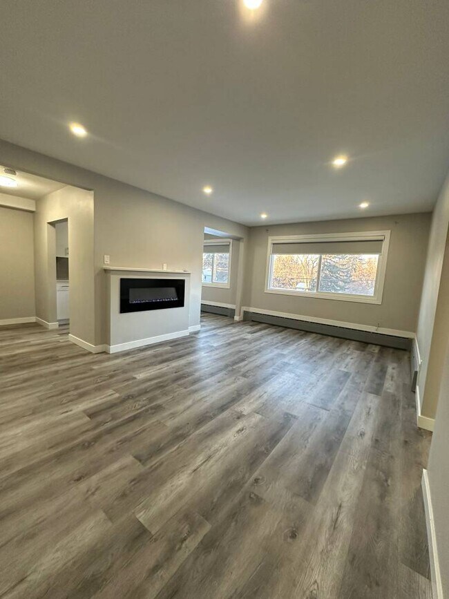 Building Photo - 11110-68 68 Ave NW