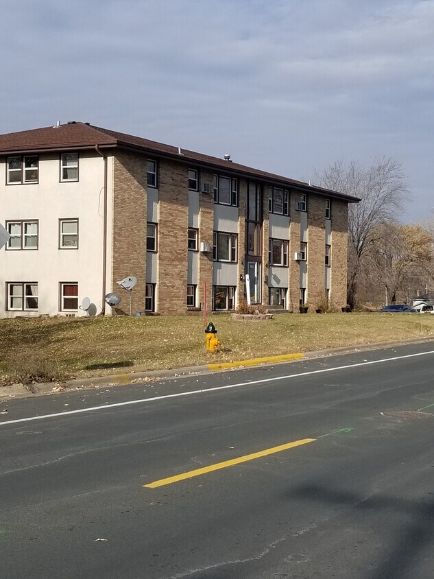 Foto principal - 5640 7th St NE