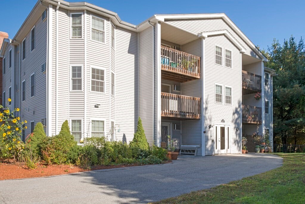 Foto principal - 4 Leblanc Dr