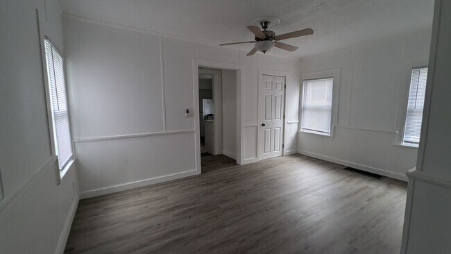 Building Photo - Newly Refinished 1 Bedroom 1 Bathroom House