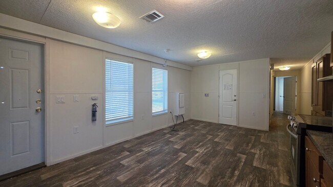 Foto del edificio - 3/2 MOBILE HOME IN COMMANDER'S PALACE - FRENSHIP ISD