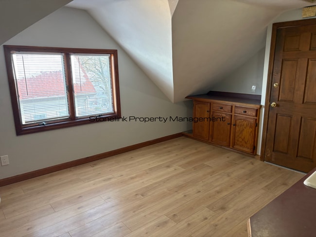 Building Photo - 70 Magill St