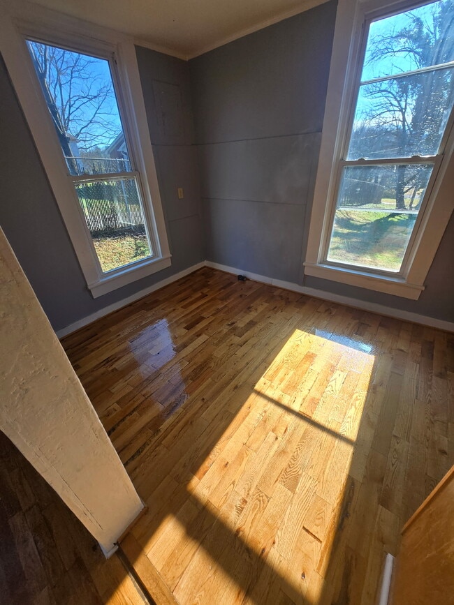 Building Photo - 105 W South St