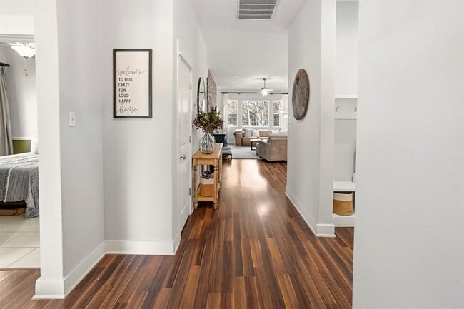 Building Photo - 504 Bowery Trail