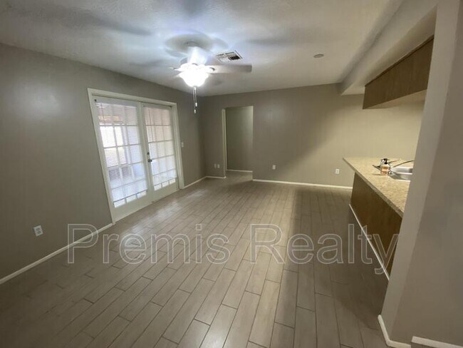 Foto del edificio - 14875 Cromwell Dr
