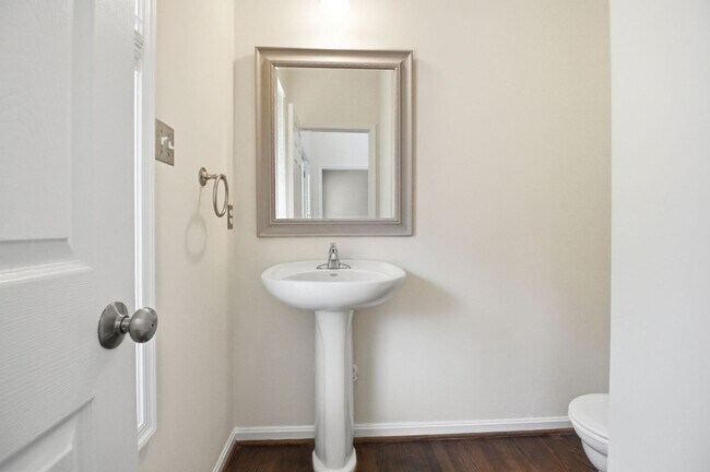 Building Photo - 950 Grouse Pointe Dr