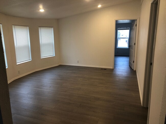Foto del edificio - 2414 Number 2 Canyon Rd