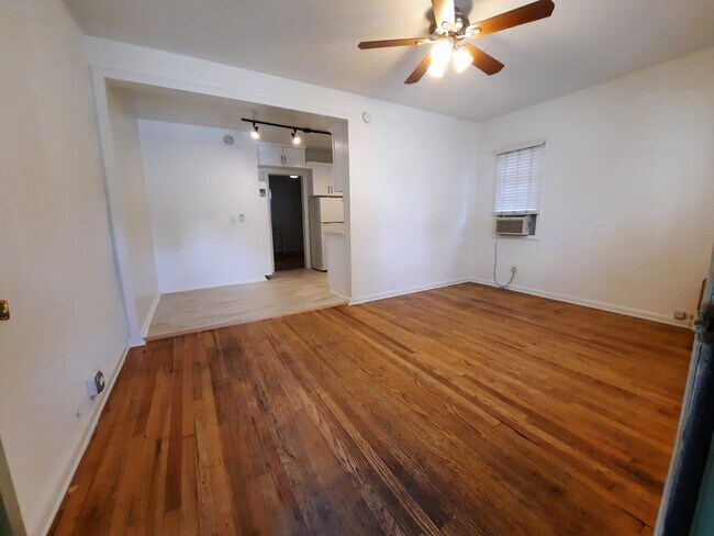 Building Photo - 4880 Tujunga Ave