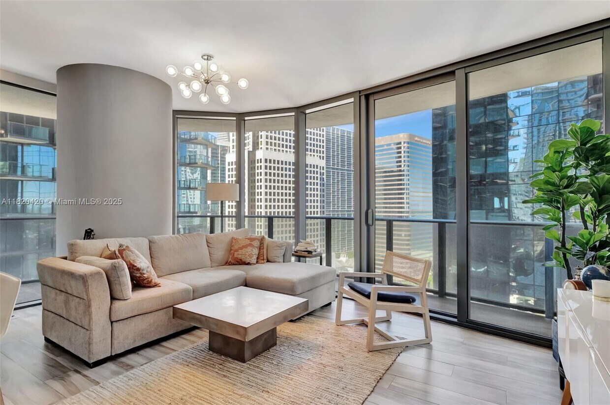Foto principal - 801 S Miami Ave