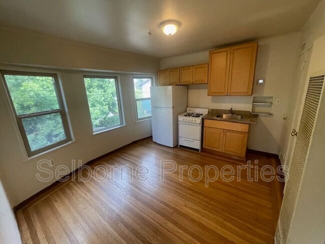 Photo - 518 41st St House