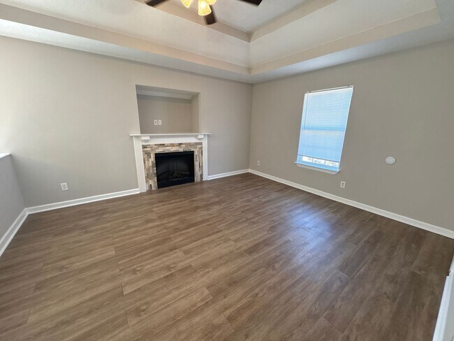 Foto del edificio - 3512 Tullocks Hill Dr