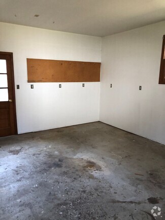 Building Photo - 202 Steeplechase Rd