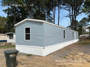 Building Photo - 475 E Robins St