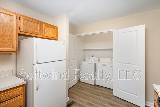 Building Photo - 1338 Hillside Dr