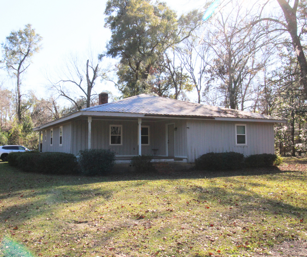 Primary Photo - Charming 3 Bedroom Home with Acreage Avail...