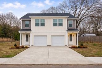 Building Photo - 228 Hillcrest Dr