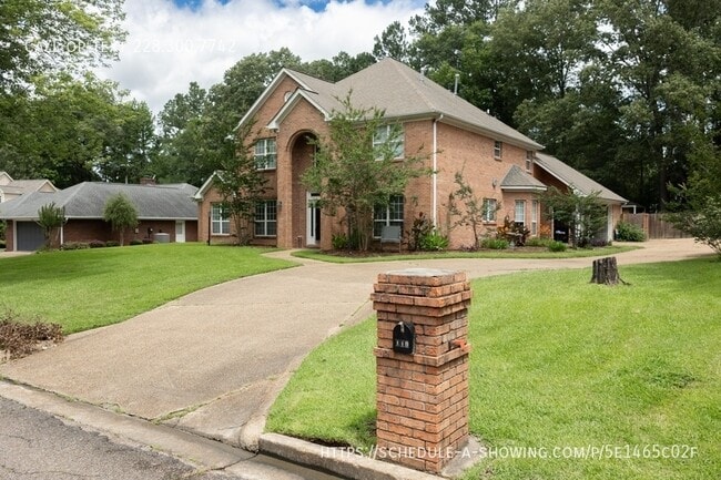 Building Photo - 110 Little John Ln