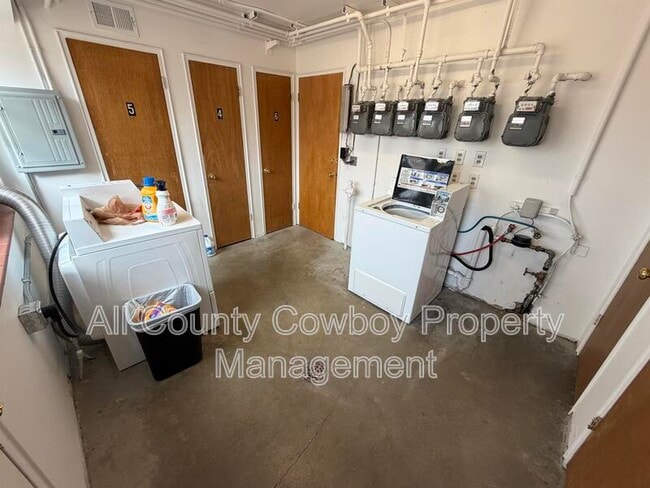 Building Photo - 700 W 1st Ave