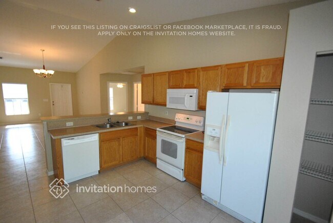 Foto del edificio - 1660 E Breezy Ln