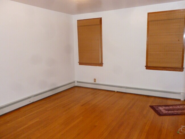 Building Photo - 16 Riverside Pl