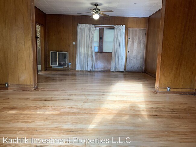 Building Photo - 3615 SE Milwaukie Ave