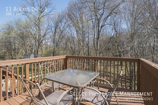 Foto del edificio - 11 Alexis Dr