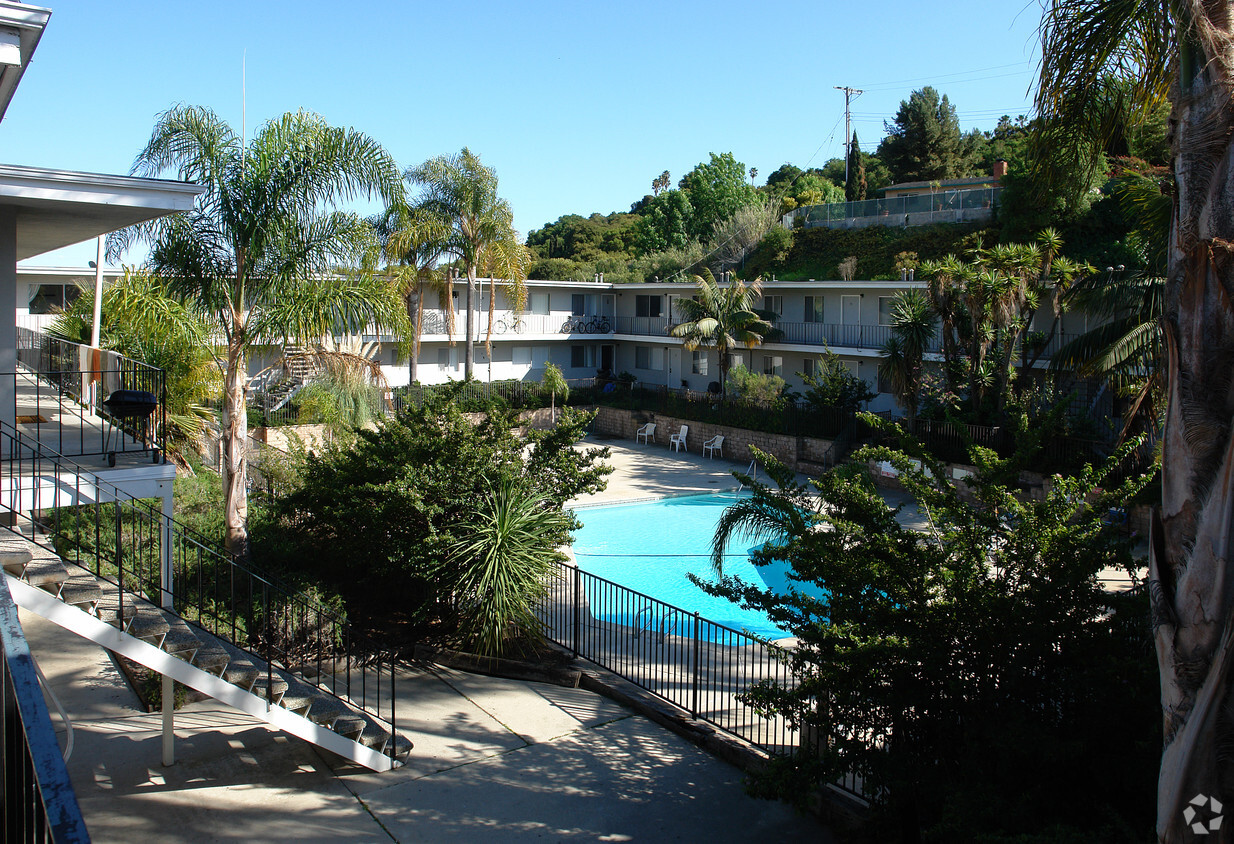 Piscina - The Palms Apartments