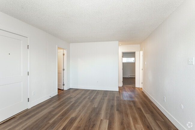 2 habitaciones, 1 baño, 850 pies cuadrados, sala de estar - Overlook at Thornton