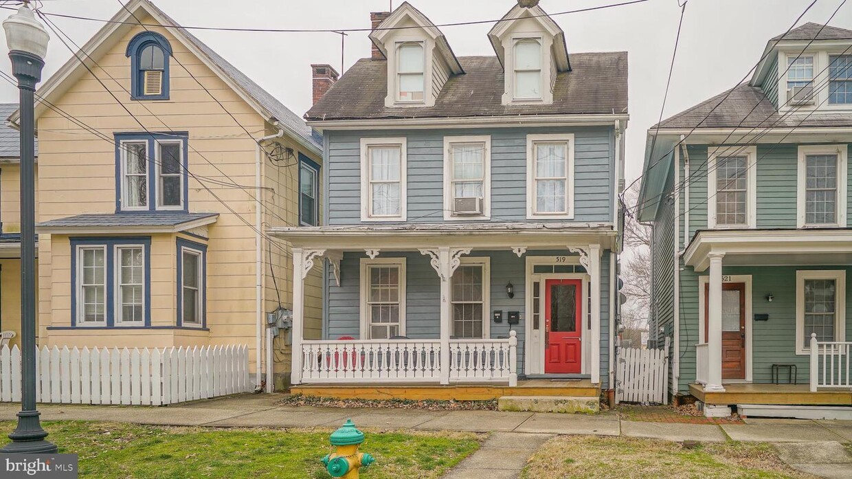 Second Floor Apartment - 519 High St