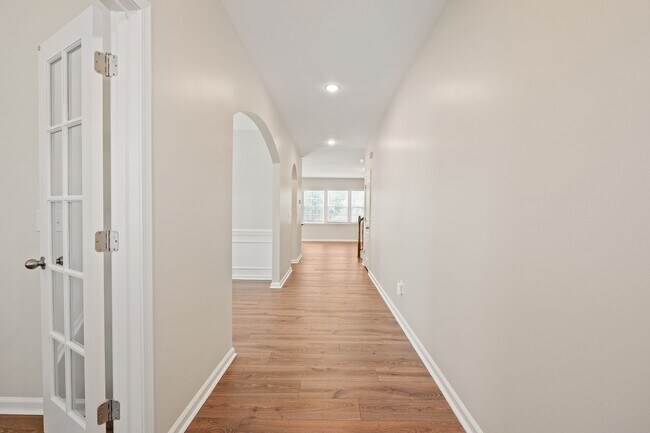 Building Photo - Stunning New Home in Enclave section Chateau
