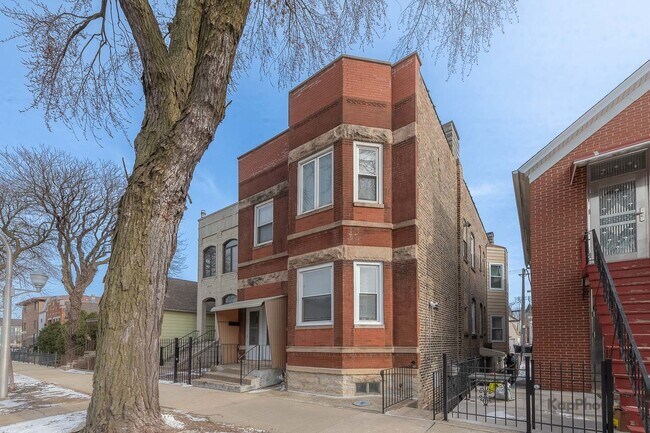 Foto del edificio - 2821 S Emerald Ave