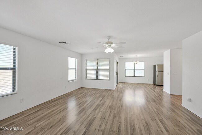 Building Photo - 2312 E Gleneagle Dr