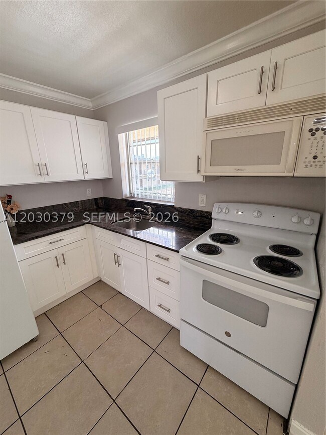 Foto del edificio - 412 Lakeside Dr