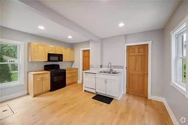 Building Photo - 1609 3rd St NE