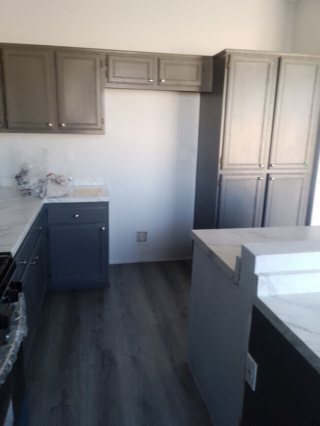 Foto del edificio - TWO STORIES HOME MOVE-IN-READY