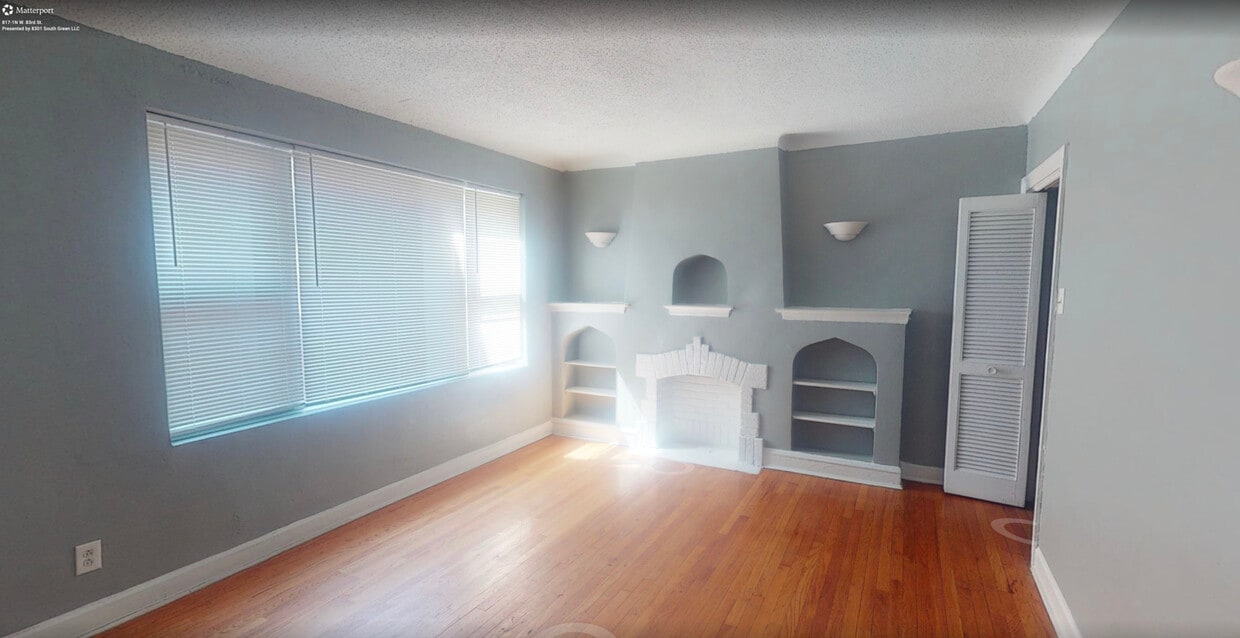 Foto del edificio - 817 W 83rd St