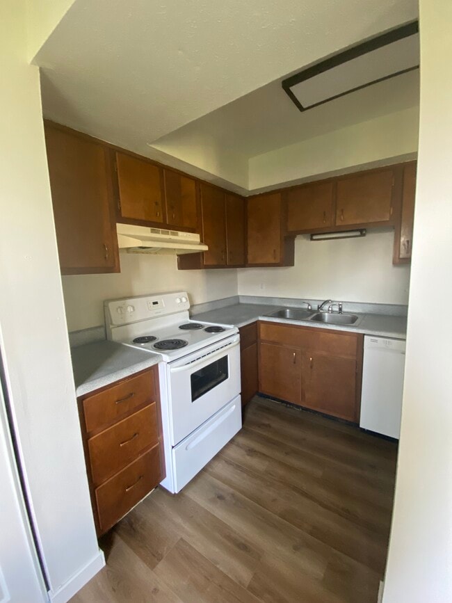 Building Photo - Carter West Apartments & Townhouses