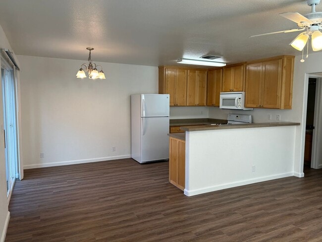 Building Photo - 582 Morgan Dr